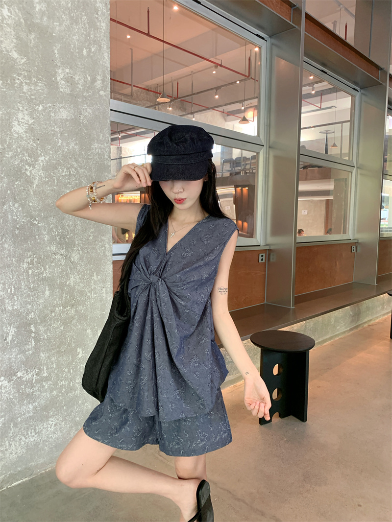 V-Neck Twist Knit Sleeveless Vest and Casual Pants Two-Piece Set - Image 3
